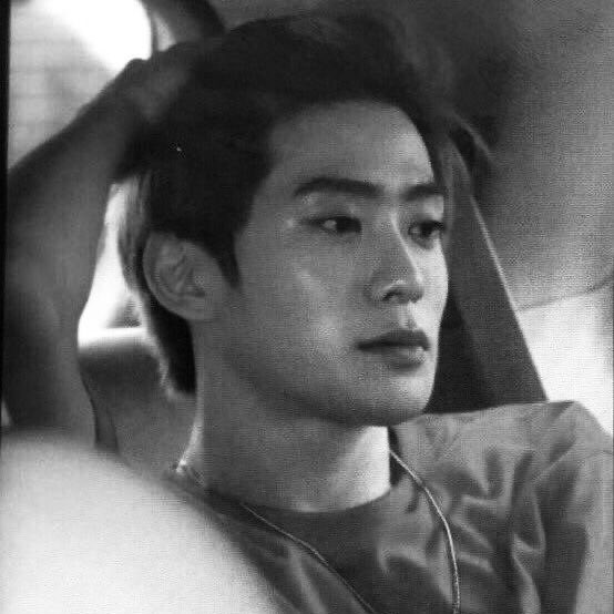 gulapasirkiloan's tweet image. ⠀⠀⠀⠀ 
“Kenalannya nanti dulu gimana?
Mau infoin aja, tengah bulan nanti harga mereka naik drastis per-kilogramnya. 
Mau beli? Toko saya one call away kok”

( Pemilik toko kelontong di Jakarta Selatan, kelahiran 1997. Mari berkawan! )
⠀⠀⠀⠀