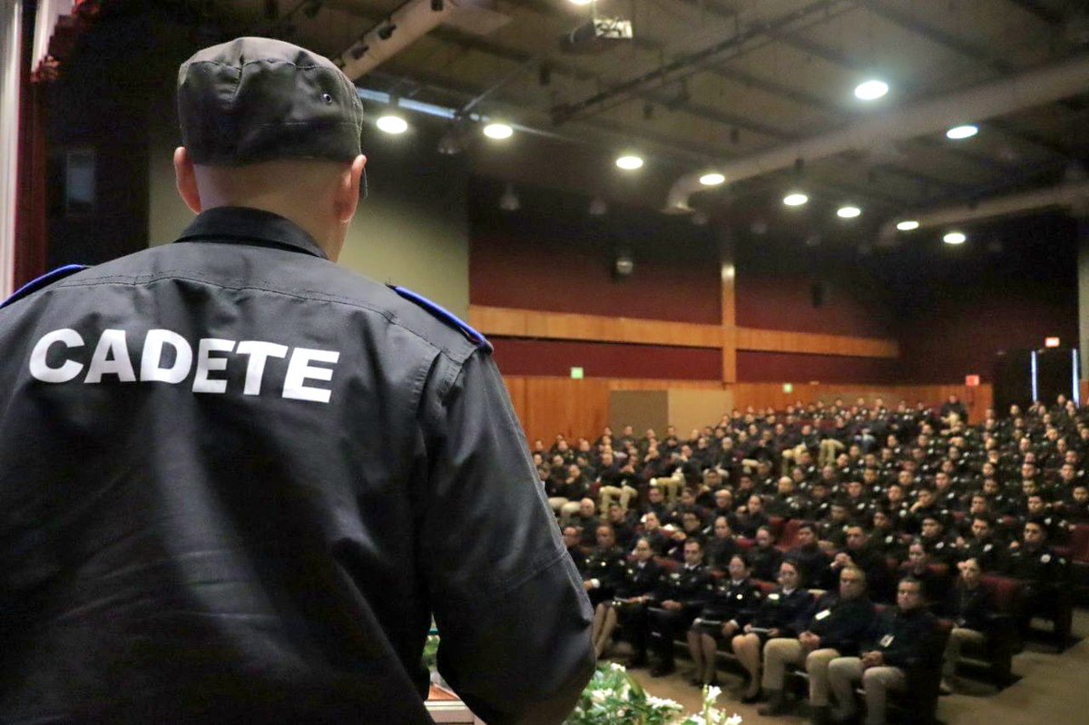 ucsmx's tweet photo. Hoy en la #UCS reconocimos a quienes han dedicado más de 10 años de servicio a nuestra Institución.
Su entrega y vocación han dejado una huella profunda en nuestra Comunidad.

Con orgullo recibieron la Medalla Ciencia, Patria y Humanismo.

¡Felicidades! https://t.co/trQij0HFIa