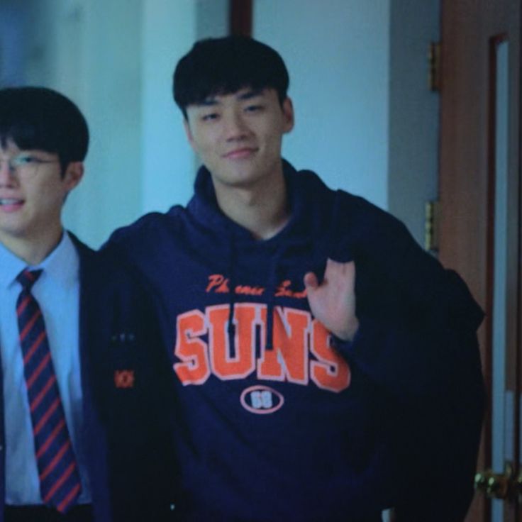 HE LOOKS SO CUTE HERE I NEED TO BITE HIM