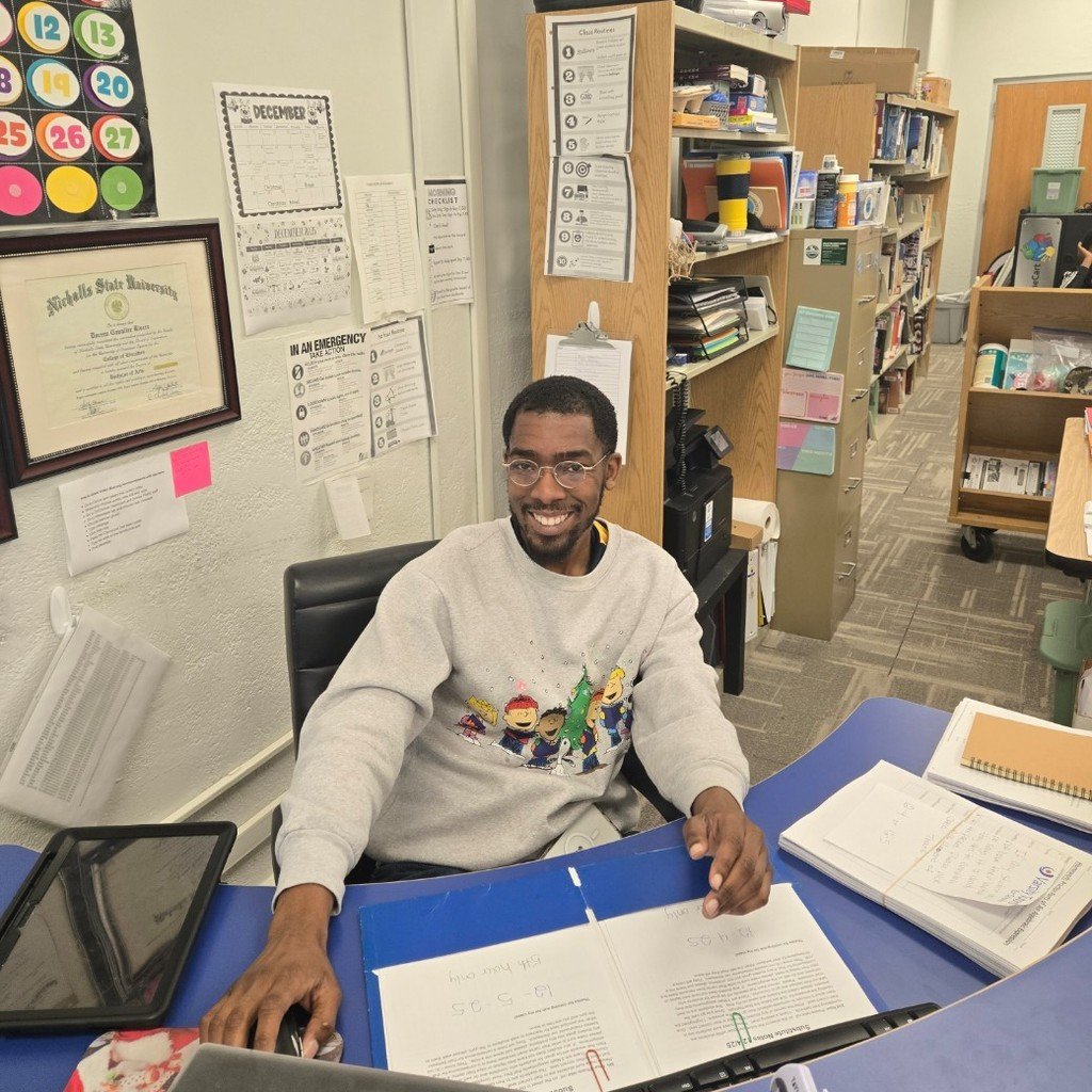 PAMS is definitely in the holiday spirit!!💙🤍🎉🌲❄️