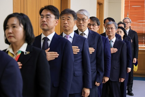 GObalnews's tweet image. 비상계엄 땐 침묵하더니, ‘내란 전담재판부’ 논의되자 ‘위헌’ 운운 eurl.kr/kL4wj

#고발뉴스_정기구독_후원 gobalnews.com_ARS 1877-0786