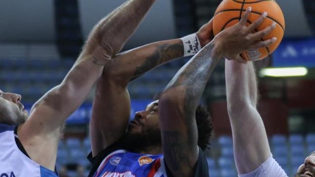 🟠 Crónica #PrimeraFEB: El <a href="/gipuzkoabasket/">Inveready Gipuzkoa Basket</a> se pone a tono sorprendiendo al <a href="/FundLucentum/">𝗛𝗟𝗔 𝗔𝗟𝗜𝗖𝗔𝗡𝗧𝗘</a> 

▶ Los donostiarras cogen impulso clasificatorio cortando así la racha positiva de los alicantinos

📝 Crónica de la jornada ⬇
feb.es/2025/12/6/balo…