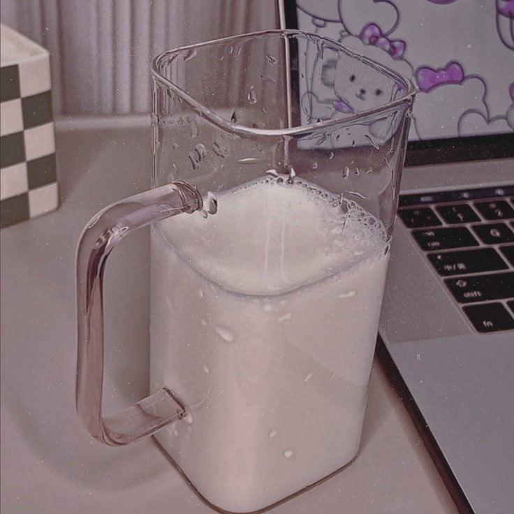 arcofhazel's tweet image. ㅤ

️️
SYDNEY SERENADA, 2006.
Susuholic, kerajinan minum susu biar cepet tinggi. Kamu suka susu atau kopi? 
️️

️️