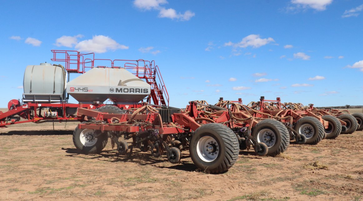 The Morris 9 Series meters each run individually, with a dedicated meter roller for every head on the bar. This ensures the right amount of seed or fertiliser reaches every outlet

“We get accurate metering all the way to the head,” Jason McVea from McIntosh &amp; Son Wongan Hills.