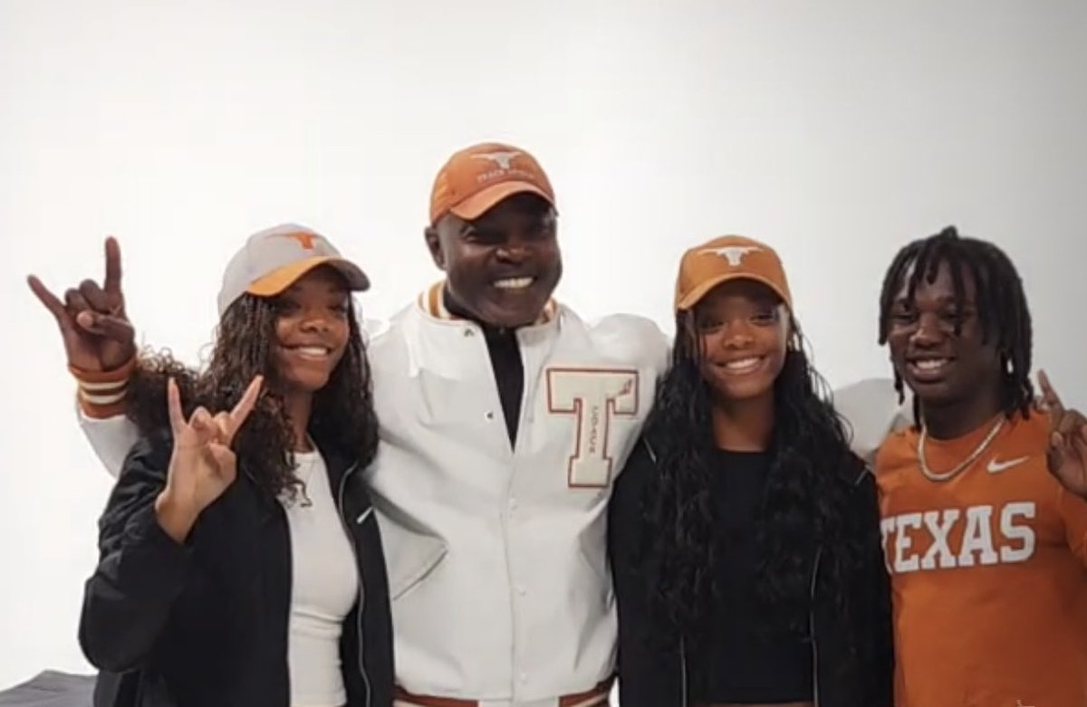 glblathletichub's tweet image. The Maxwell Twins are Texas bound!!

Mia &amp;amp; Mariah Maxwell will be joined by APXP Teammate, jumper Harrison Lowe at the University of Texas.

They chose the longhorns over Texas A&amp;amp;M, USC &amp;amp; San Jose State.