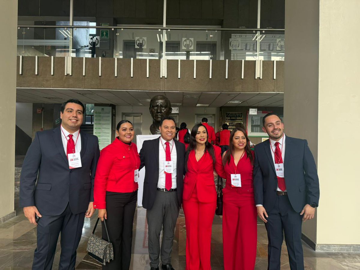 yanez_arturo's tweet photo. ¡Estamos listos para comenzar la reunión del Consejo Político Nacional! 

Todos llegamos con buen ánimo y listos para trabajar juntos. ¡El @PRI_Nacional sigue adelante! 🔴💪🏻👊🏻 https://t.co/6SPV4h9K6S