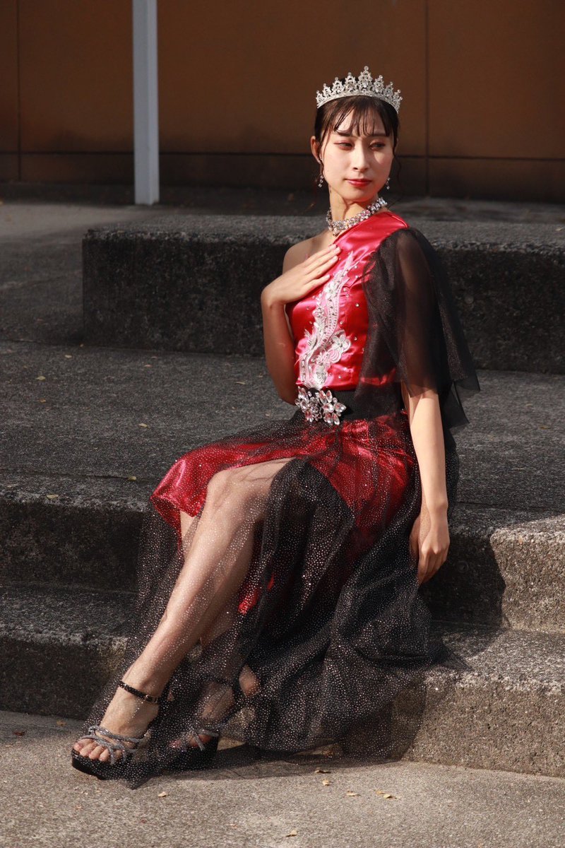 MA_MA_DO's tweet photo. 「Nuit Rouge」
model：Ai Tashiro
designer：Riko Fujita
photo：Ayumi Nozawa

 #広島大学  #まーまー堂 https://t.co/rB86AWDaWd