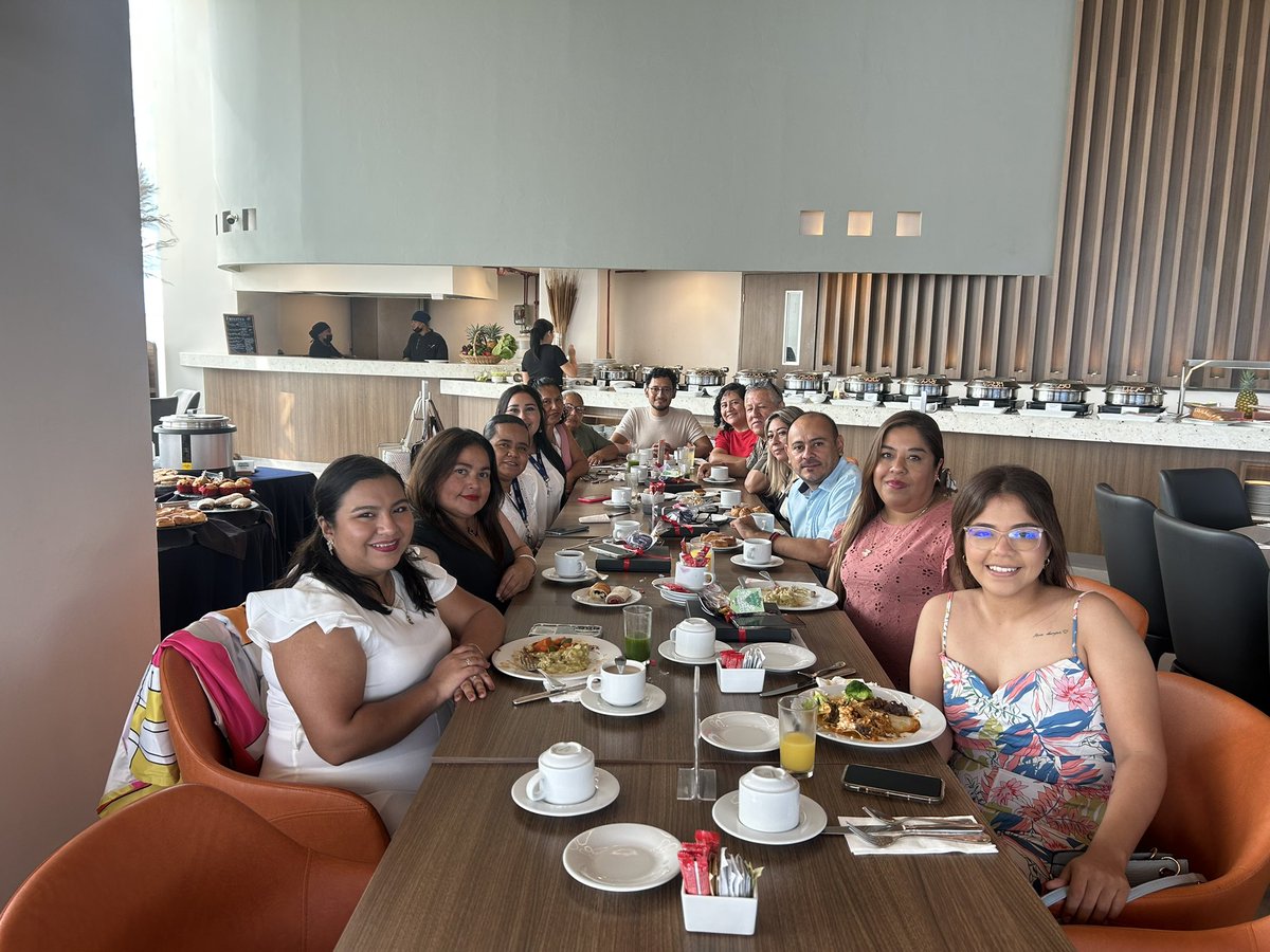 insistemx's tweet photo. ✨🎉 Hoy iniciamos los festejos de fin de año en la Delegación Veracruz.
Con alegría, unidad y gratitud celebramos todo lo logrado este 2025.
¡Que comiencen las fiestas! 🎄❤️✨ https://t.co/BSiuwQwXUc