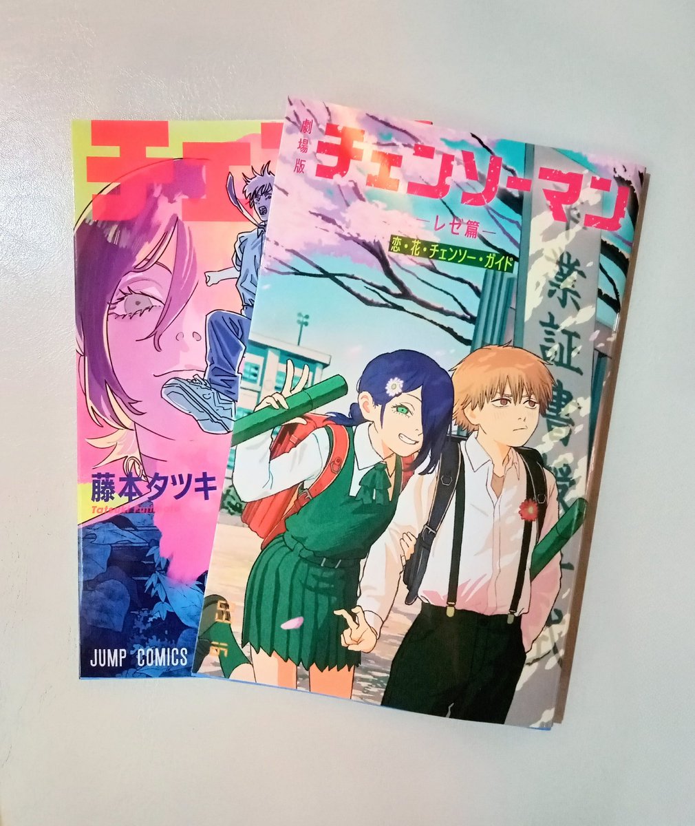 入場者特典第6弾いただきました。 第1弾小冊子と並べて記念撮影