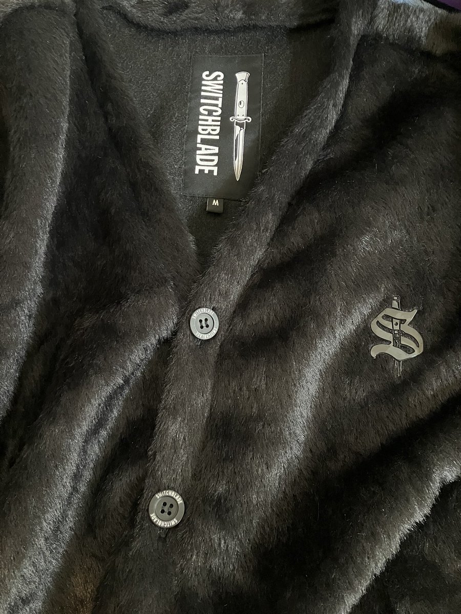 私の初スイブレ🐍✝️HYDEチャンネルでHYDEさんが着てたカーディガン