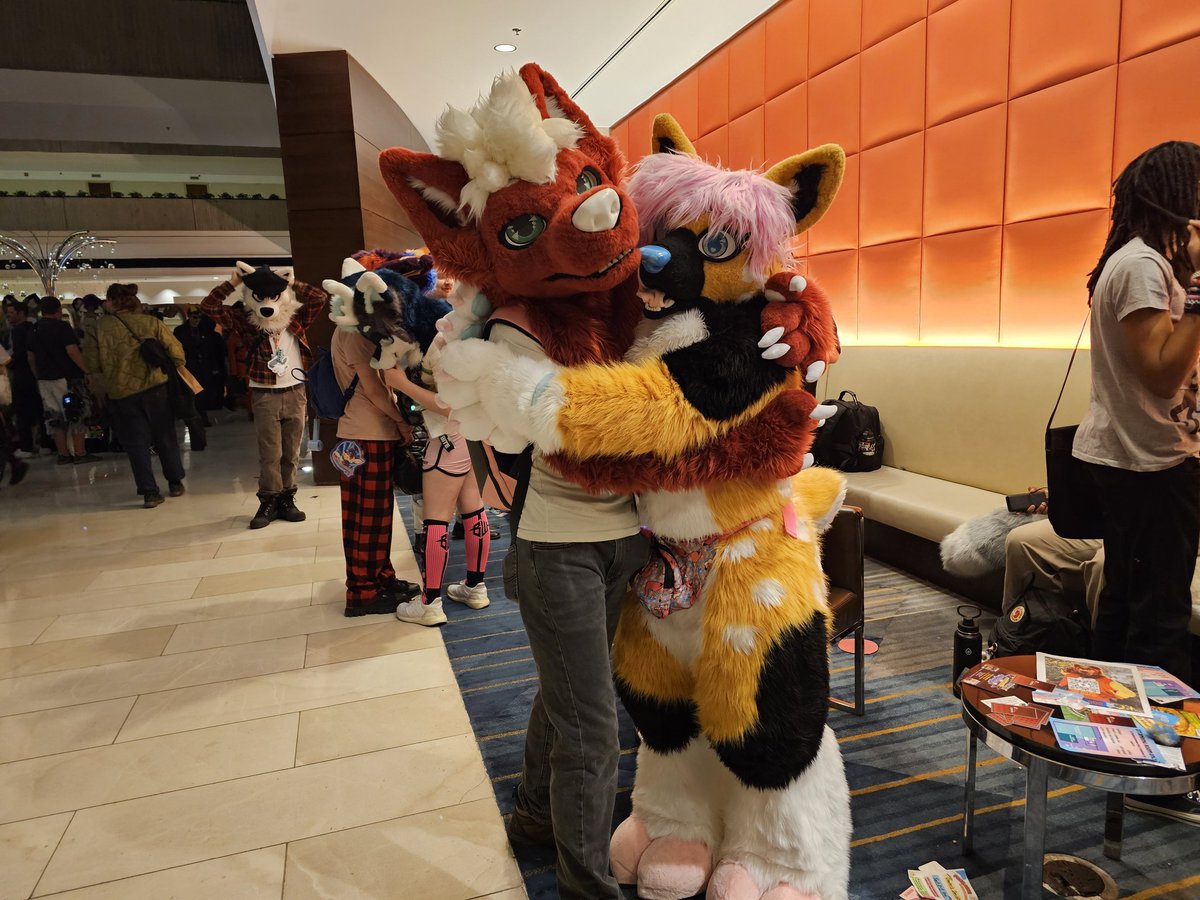 danderwoolf's tweet image. Suit siblings