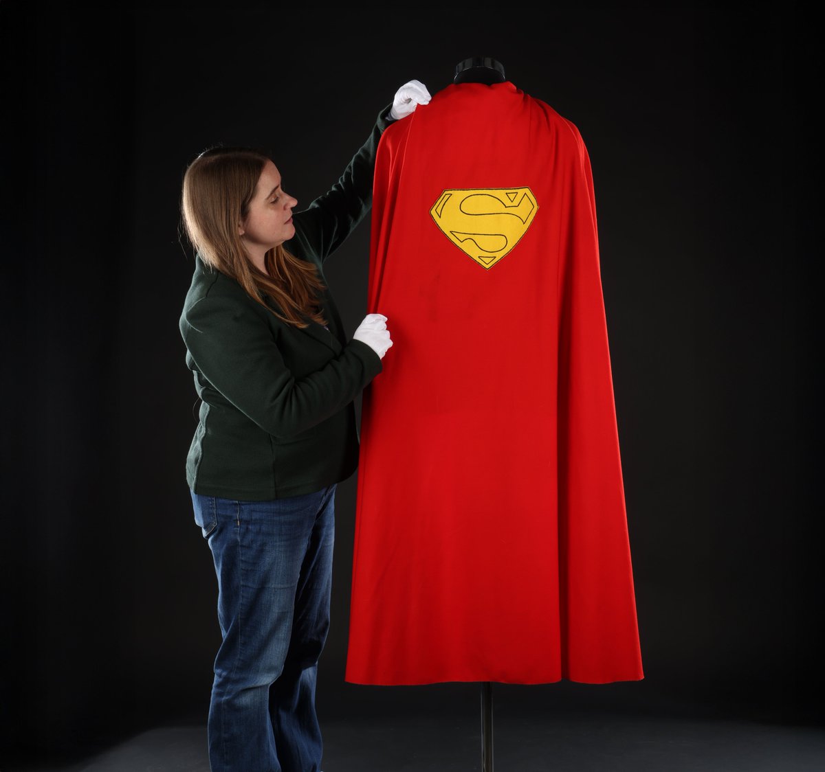 🎬 A legendary piece of superhero cinema — Superman's cape from Superman  III (1983) took flight and closed at £75,600 ($99,792) incl. bp in our  #PropstoreLiveAuction. #Superman #ChristopherReeve, image size:1200x1124