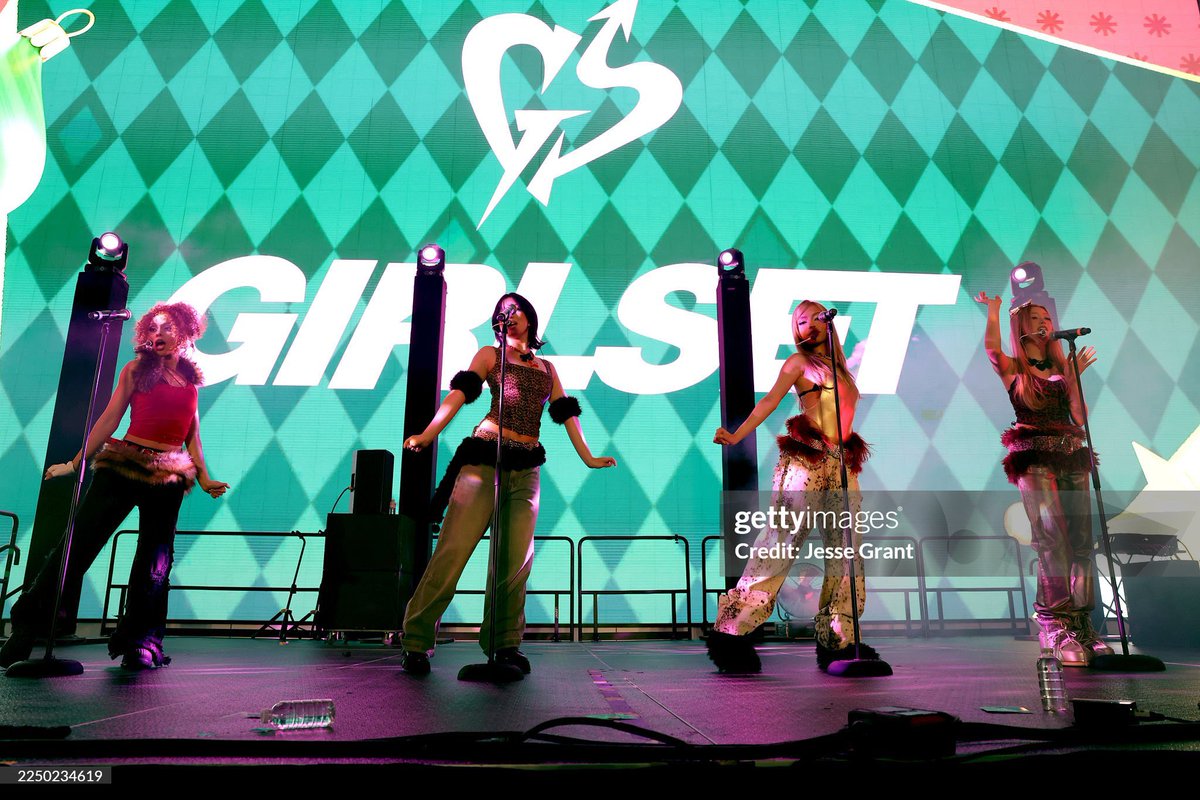 GIRLSET_SOURCE's tweet image. MORE PHOTOS OF #GIRLSET at iHeartRadio 106.1 KISS FM’s Jingle Ball 2025 TONIGHT! 

#GIRLSET_JingleBall @GIRLSETofficial