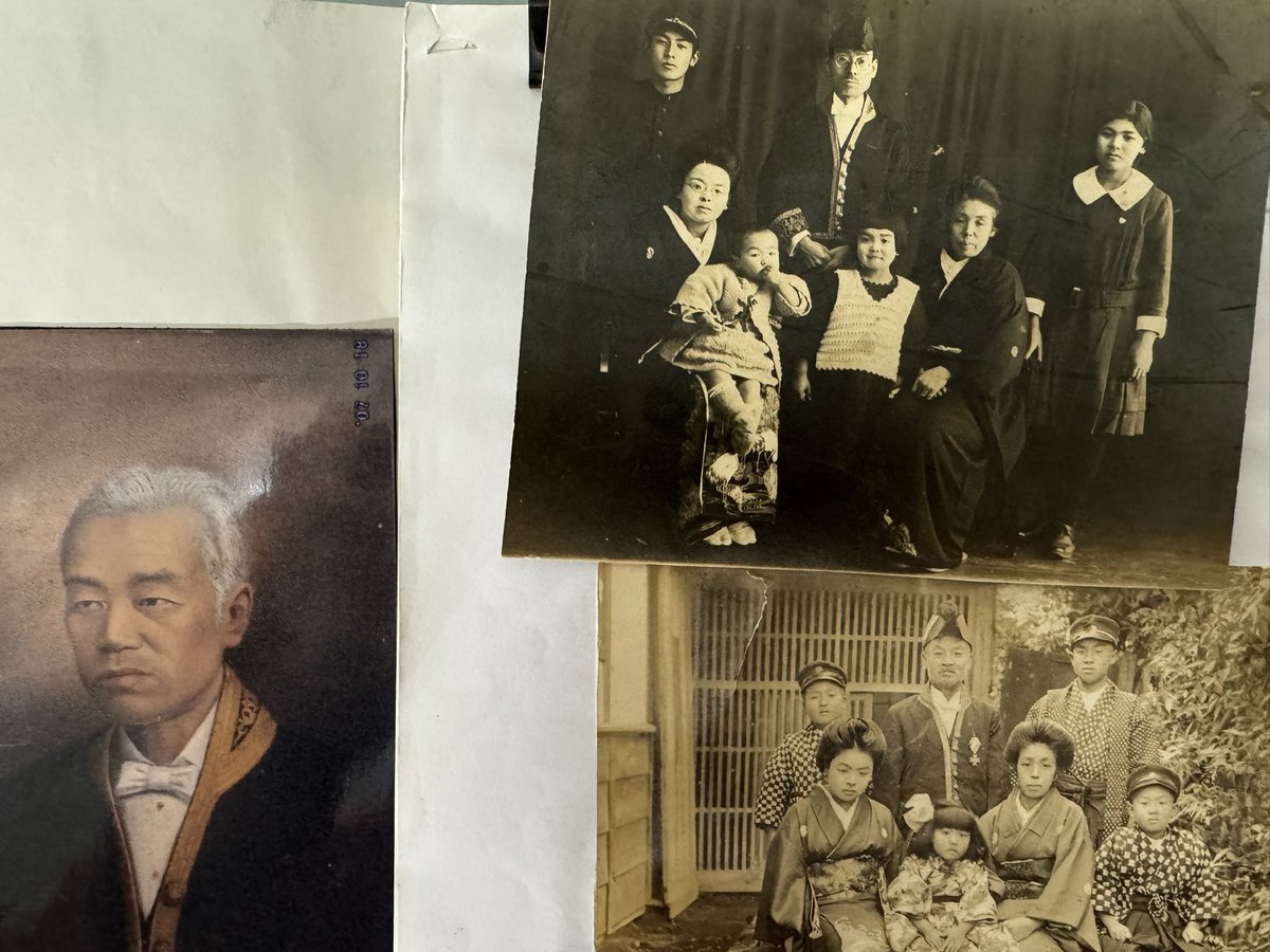 先祖や親族の古い写真や記録を整理している 左は父方の祖母のそのまた