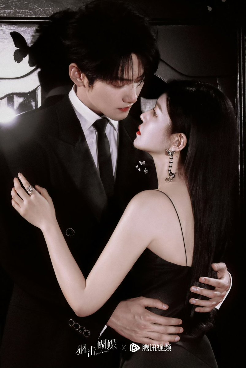 ming_0h's tweet photo. 현실 19살 차이를 무색하게 하는 최강 동안 진연희였기에 가능한 텅쉰 연상연하 로맨스물 저격호접 커플화보. 진연희 주가우 주연. 대드 상견니 감독 황천인 연출작. https://t.co/nxforQrrUw