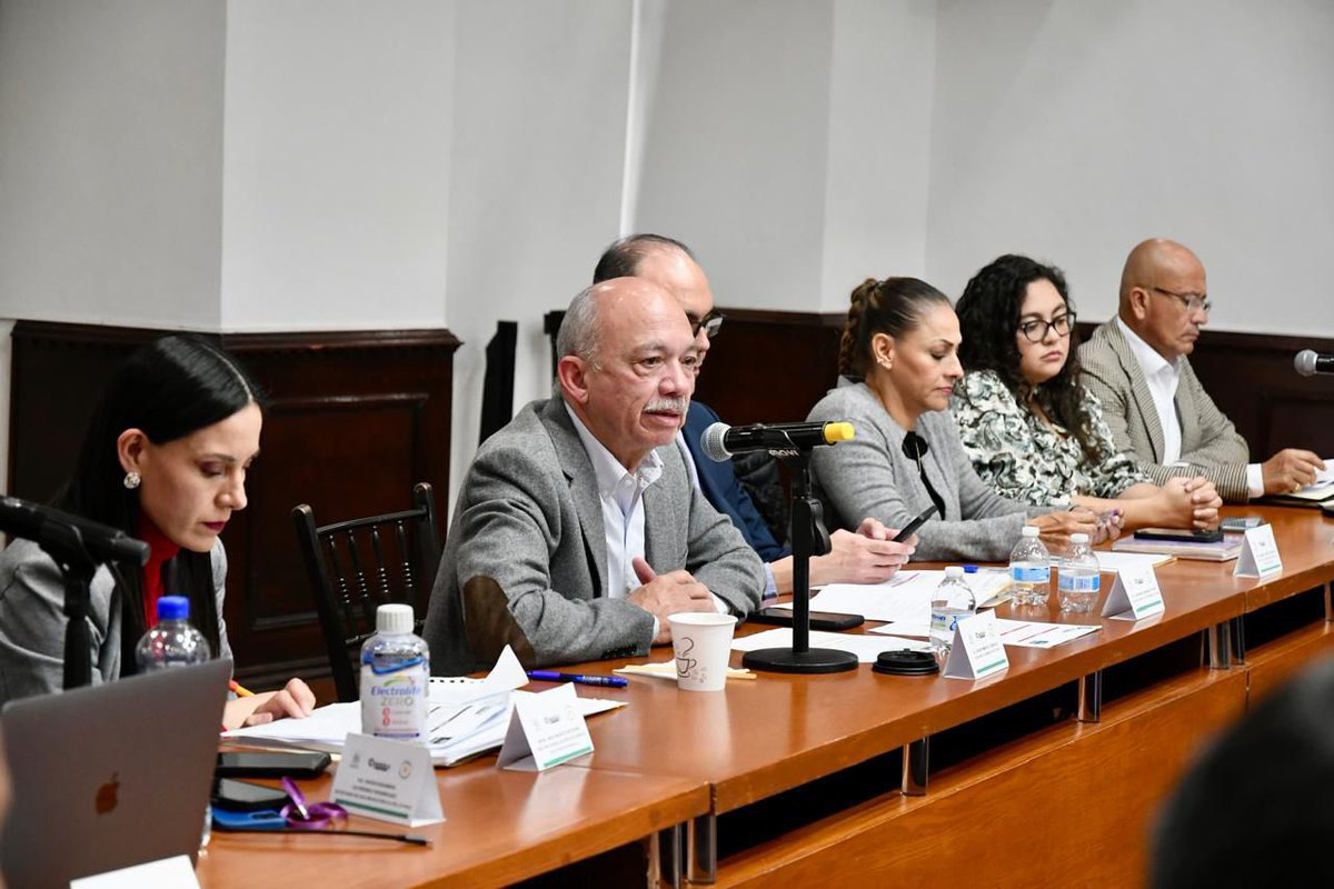 SegobCoahuila's tweet image. El Secretario @oscarpime encabezó una reunión con los Colectivos de Familiares de Personas Desaparecidas y el Grupo Autónomo de Trabajo que coadyuva en el diálogo con estos colectivos.