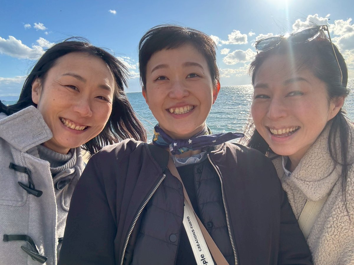 y_sainoo's tweet photo. いつもの3人で下松へ！
劇団時代の先輩で下松に移住した元木さんにも久しぶりにお会いできて、お仕事先のKビジョンへも！
翌日は皆で宮島観光して、
きれいな夕日も観られて、
ご飯も色々食べて、
海もきれいで
大大大満喫の3日間でしたぁっ！！ https://t.co/pBoxebdt6f