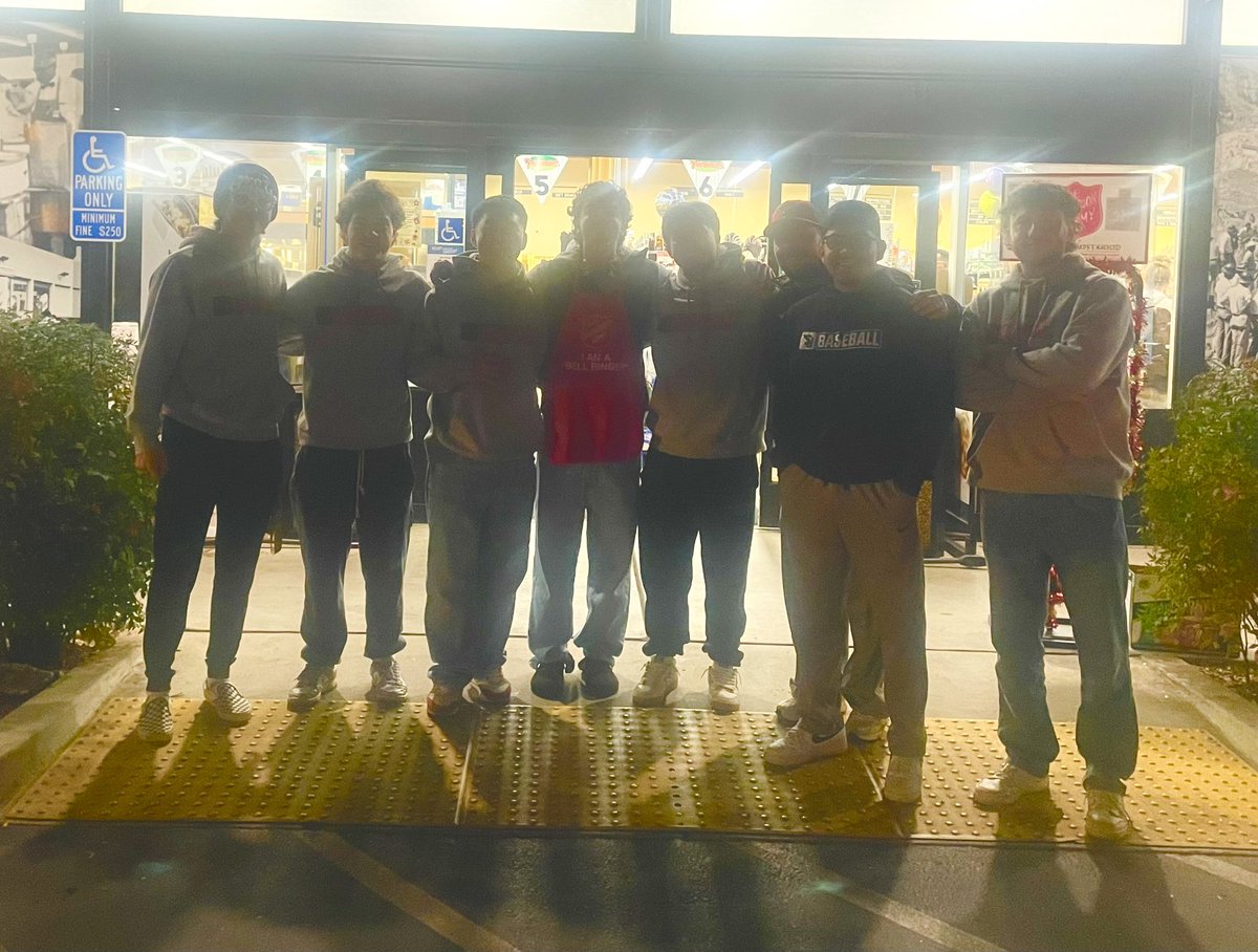 DTating's tweet image. A trip to Shasta Lake City on the 2025 Simpson Baseball Bell Ringing Tour, Mora’s crew holding it down. @SimpsonU @SimpsonRedHawks @SalvationArmyUS #TisTheSeason #culturefirst