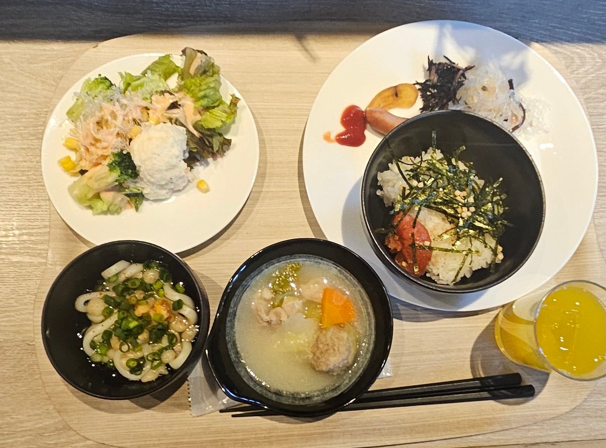 朝飯、和と洋🍞🍚食ってる 腹パンパンになる！www まだ食べたいのに