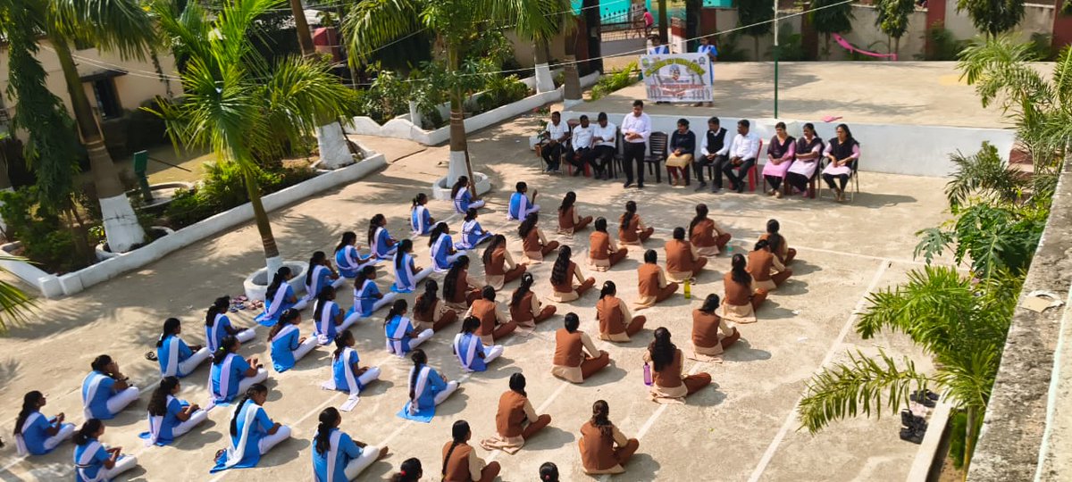 AkashKumarSahu0's tweet photo. 🔥 Empowered girls, a stronger tomorrow!Rani Laxmibai Self Defence Training for girl students held at #GovtUGHSKaruanjhar.Let every girl stand confident, fearless &amp; ready! ✨💪👧 #follower #selfimprovement #odisha #selfdefence https://t.co/ZOHgjMIgSg