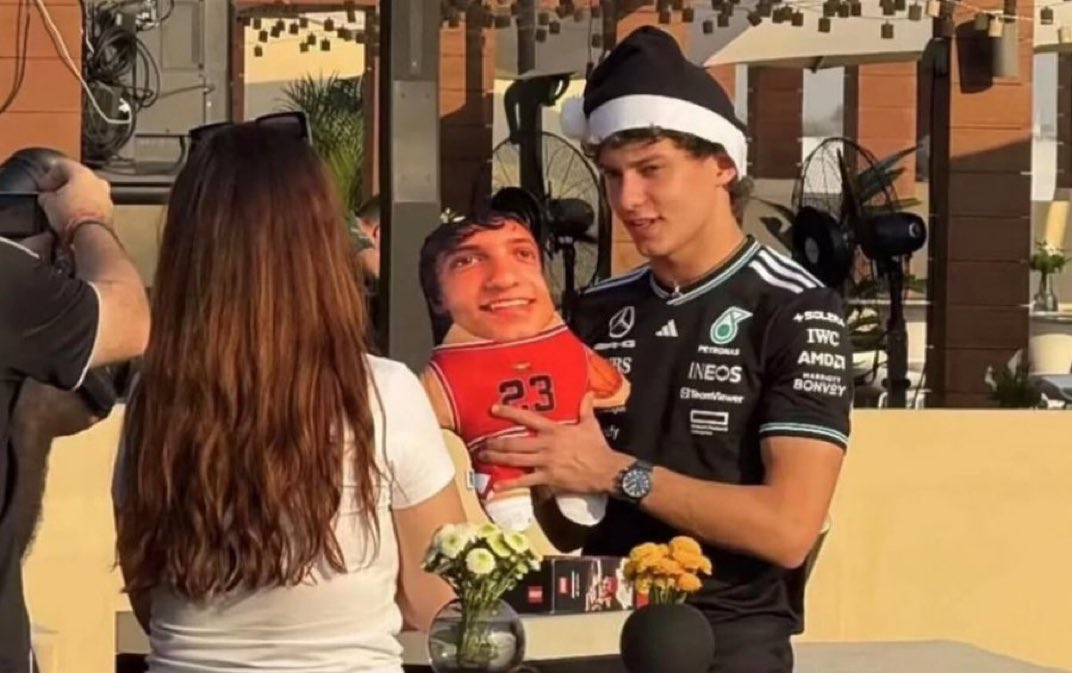 ดูแลนโด้มันทำหมอนให้น้องคิมิ😭😭😭😭 ที่ทำให้โจวปีที่แล้วยังน่ารักทำไมของน้องคิมิออกมางี้อะ55555555555555555555