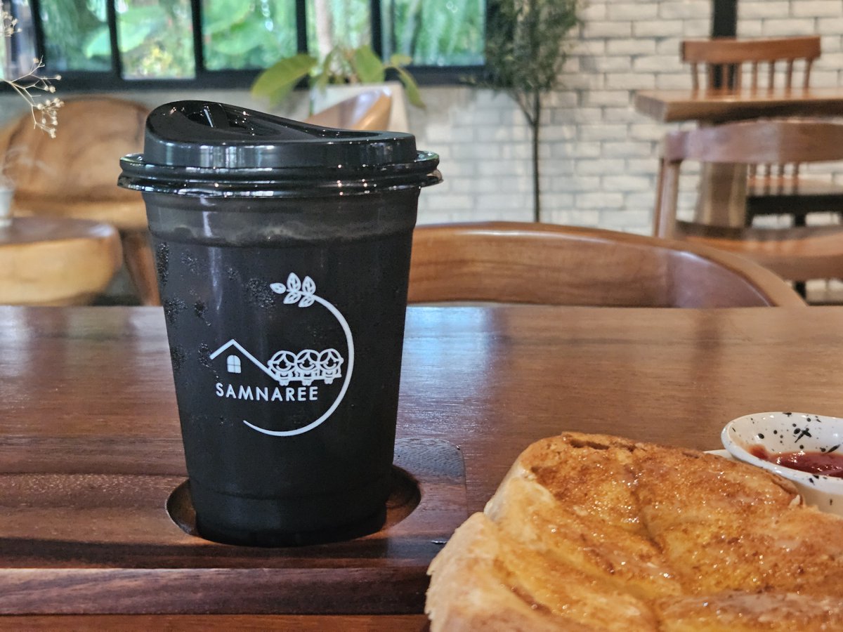 #กาแฟยามเช้าหอมกรุ่นเสมอ

สัปดาห์ก่อนคือ อากาศเย็นสะใจ คิดในใจว่าทริปขับรถแอ่วเมืองเหนือสัปดาห์นี้ต้องฟินแน่ๆ

ที่ไหนได้ อากาศอุ่นขึ้นเฉพาะสัปดาห์ที่ฉันมาเที่ยว เดี๋ยวสัปดาห์หน้าก็จะกลับไปเย็นต่อ

อิบ้า 🤣