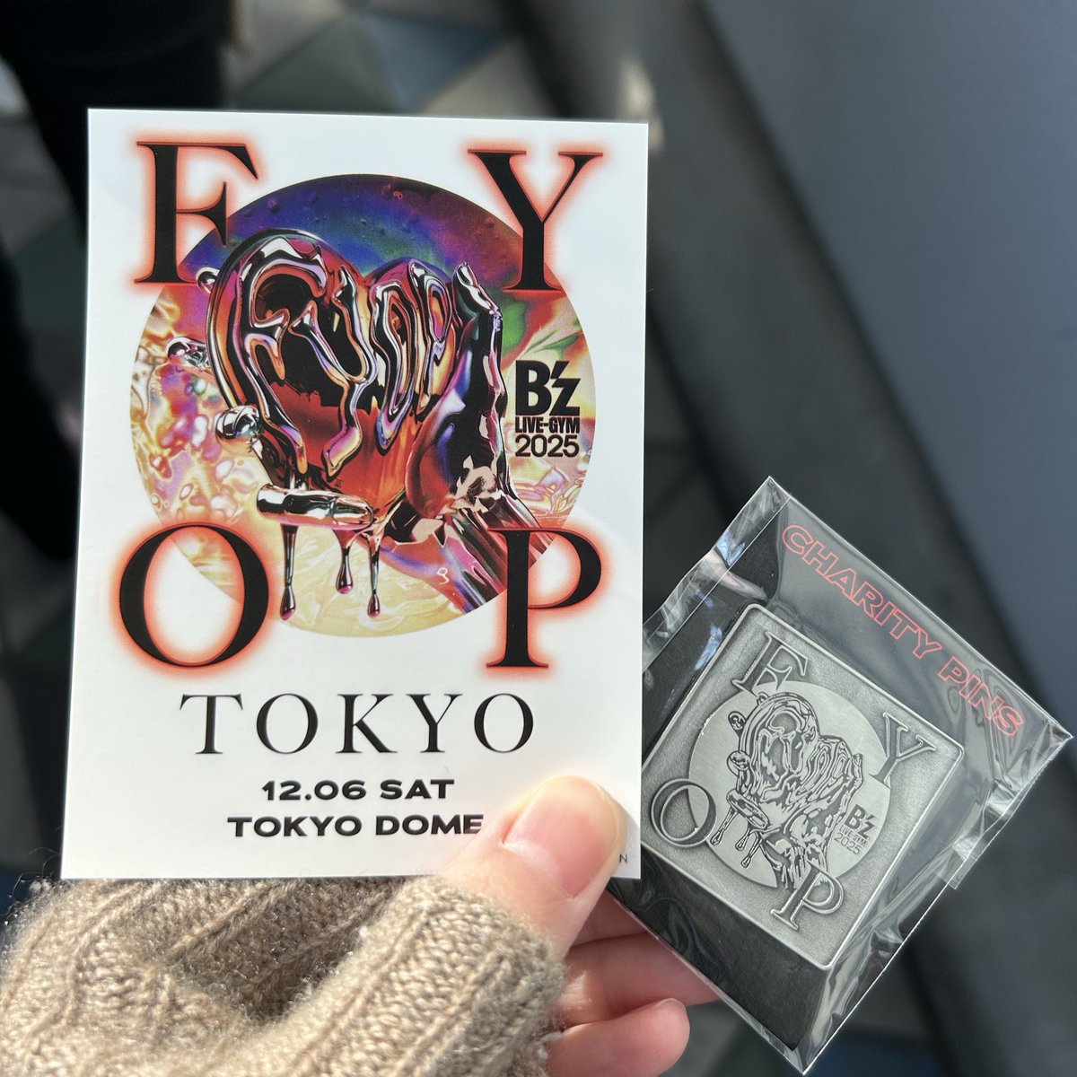 今日のチケットないけど東京ドーム来ました⚾️
（夫はガチャ、私はグッズ担当）
グッズは朝イチの整理券枠でスムーズに購入できたので、私もノリでガチャに並んでみたけど、9:30時点で3〜4時間待ちとのアナウンス💦
ガチャ残ってますように🙏

ちなみに明日のチケットはある✌️
#Bz 
#FYOP 
#東京ドーム