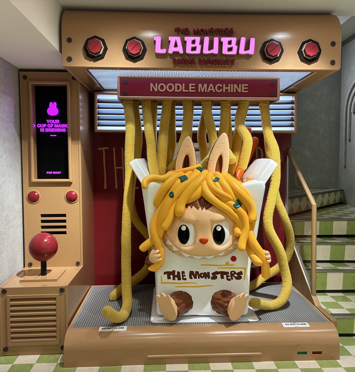 私のNEW_ 大阪④

POP MART なんば店
今回の目標の1つですが、整理券取れな
かったから諦めて前を通り過ぎたら…
丁度、整理券無しでも入れる時間帯でした
地下と2階もある店舗で見応えもあり
楽しかった♡タイミングよく欲しかった
SKULLPANDAとモリーちゃんもゲット
嬉しすぎて開封出来ないw