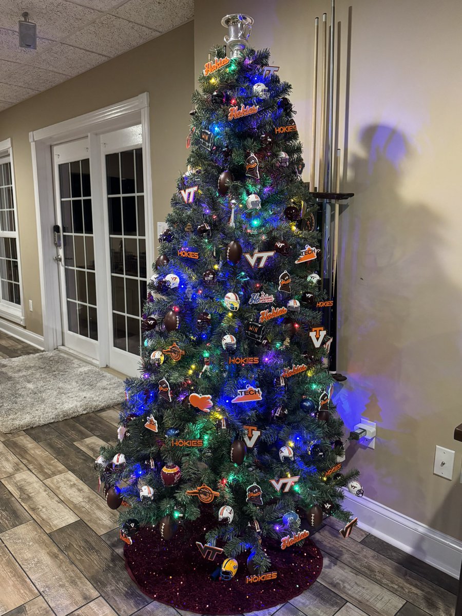 Can’t have a Hokie tree in the cave without a Lunchpail ornament on there…

#Hokies 🎄🦃🎄