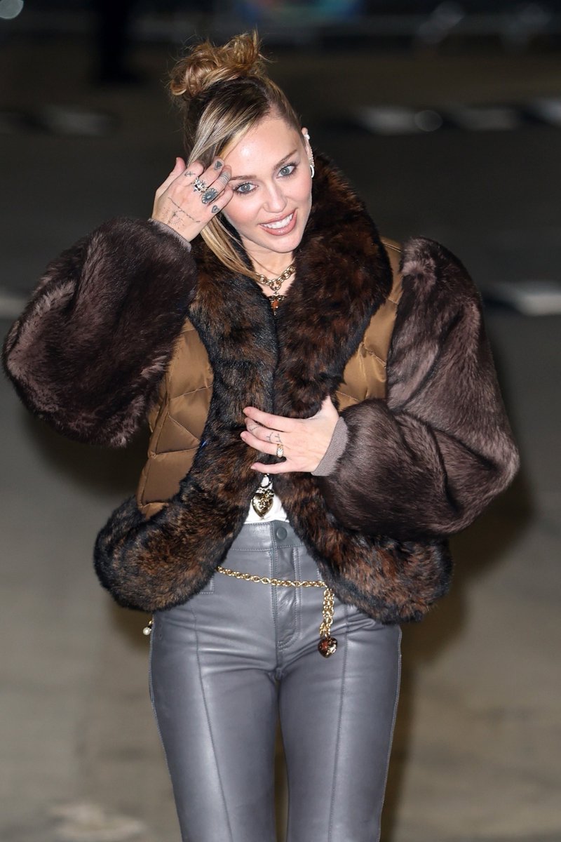 DailyHQCeleb's tweet photo. 📷CANDID 04.12.2025: MILEY CYRUS

FULL ALBUM: https://t.co/6UfgdQ59gW https://t.co/1soRIhZKcf