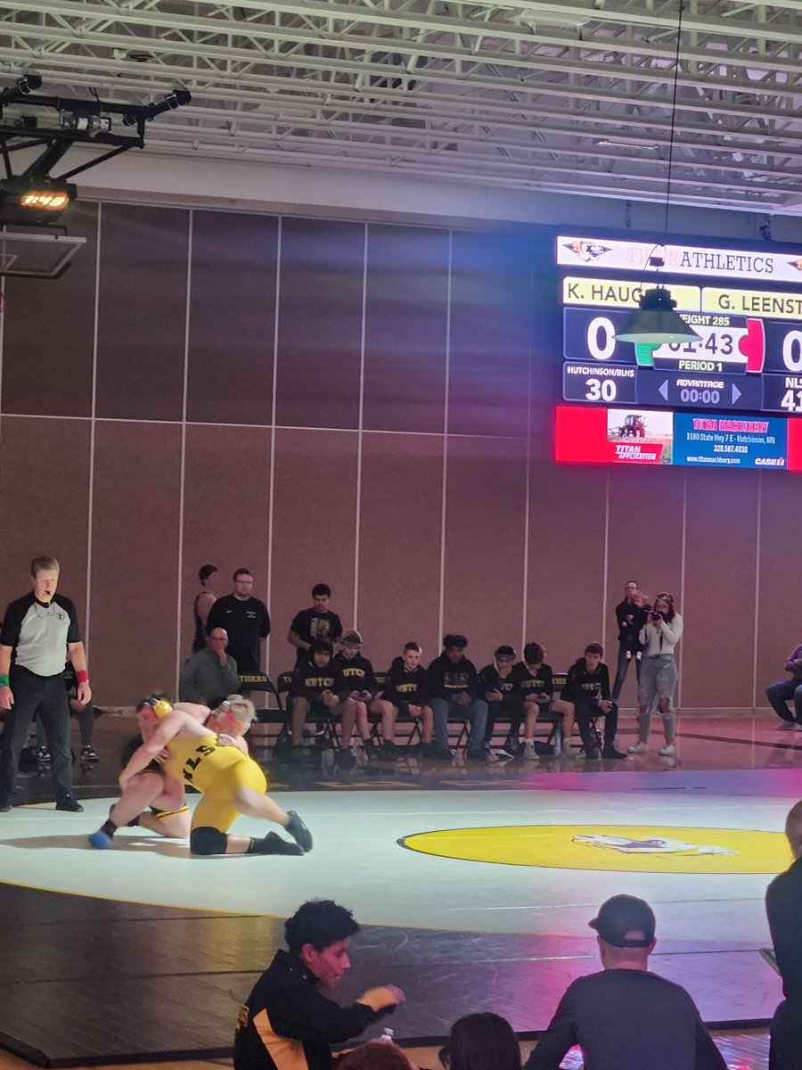 HutchActivities's tweet photo. First home wrestling match of the season vs New London Spicer https://t.co/rEqw25uzls