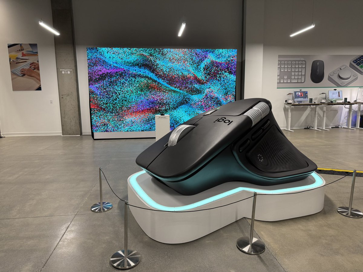 crysasuna's tweet photo. alive for the resurgence of sf having pretty cool popups #MXExperience @Logitech https://t.co/DCiyQRnZZA