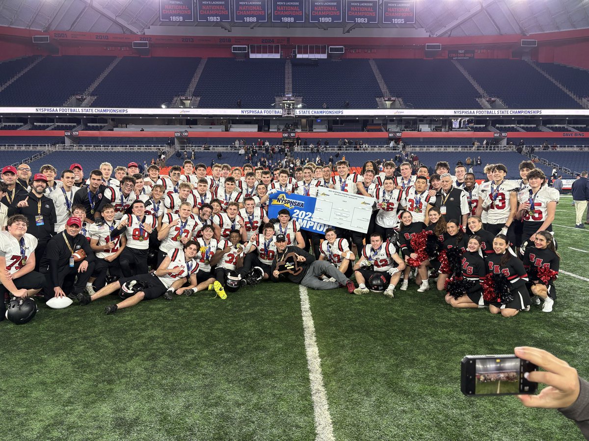 KDJmedia1's tweet image. Rye football: State Champs again.