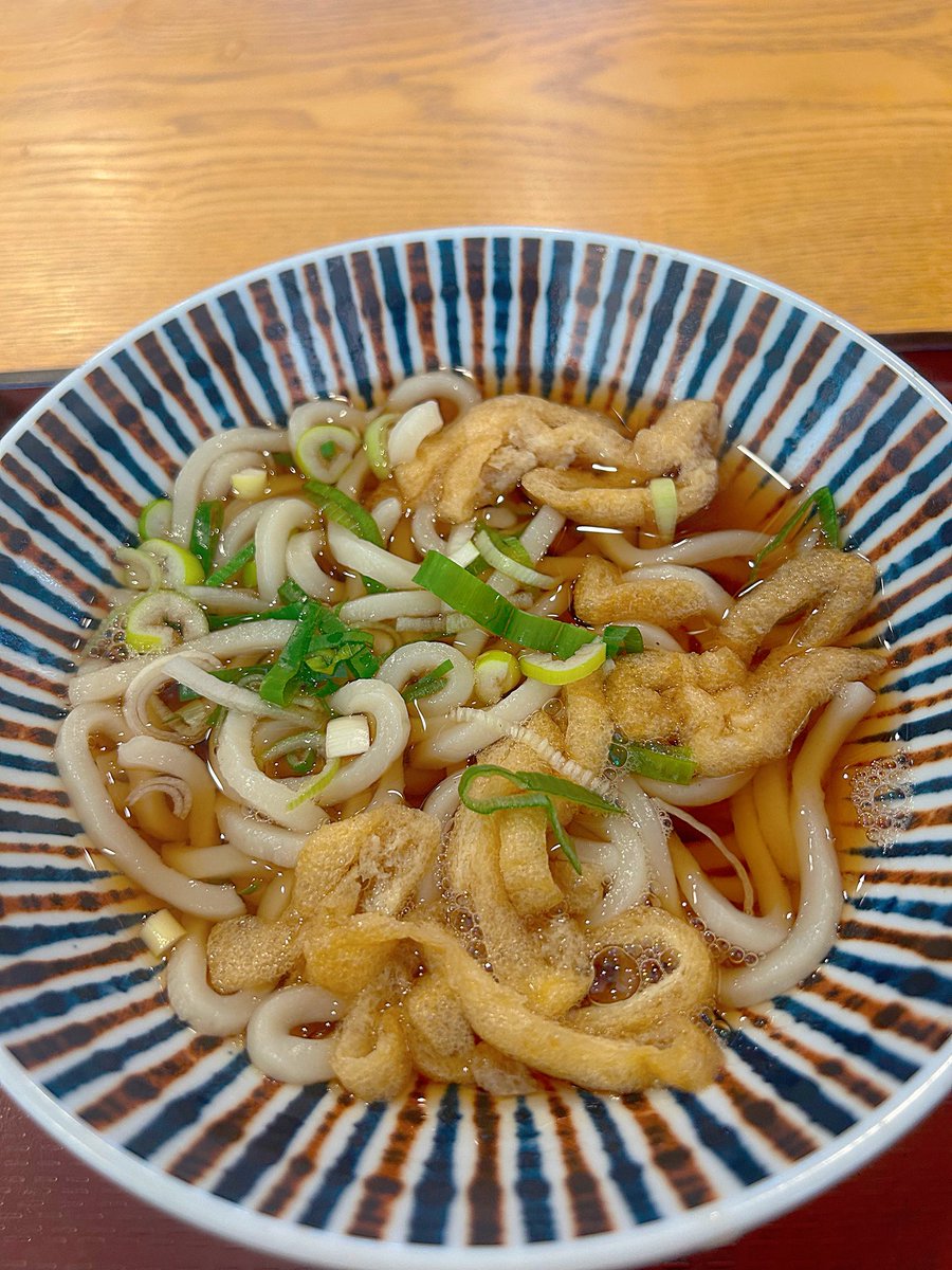 Amanattan's tweet photo. 慶州駅に日本のうどん屋さんあった。
メニューはおでんうどんとか
カツカレーも美味しそうだったよ✨ https://t.co/WHbt79m3r2