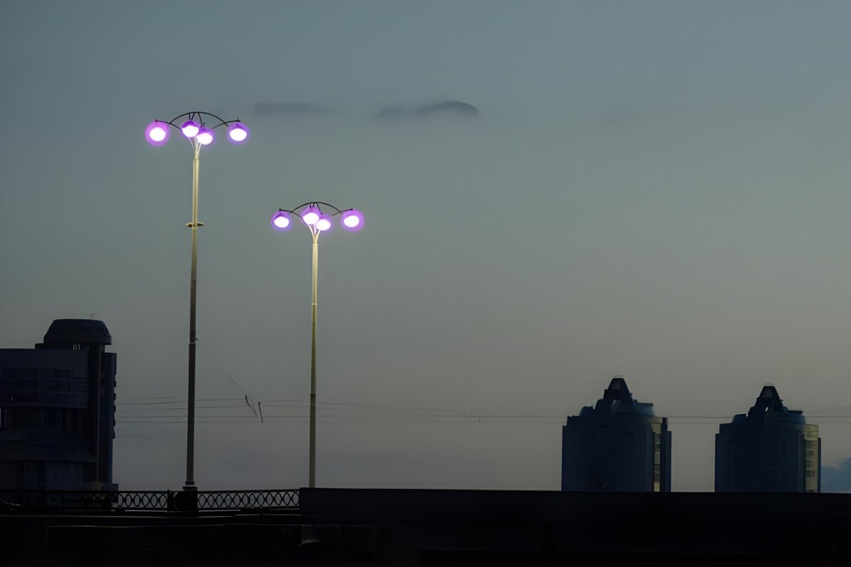 In recent years, communities across the US and parts of Canada have reported a peculiar phenomenon called phosphor delamination—where streetlights are emitting purple light💡💜

 ✨ Read our blog for more about the causes, effects, and how to fix it! electro-matic.com/pressroom/visu…