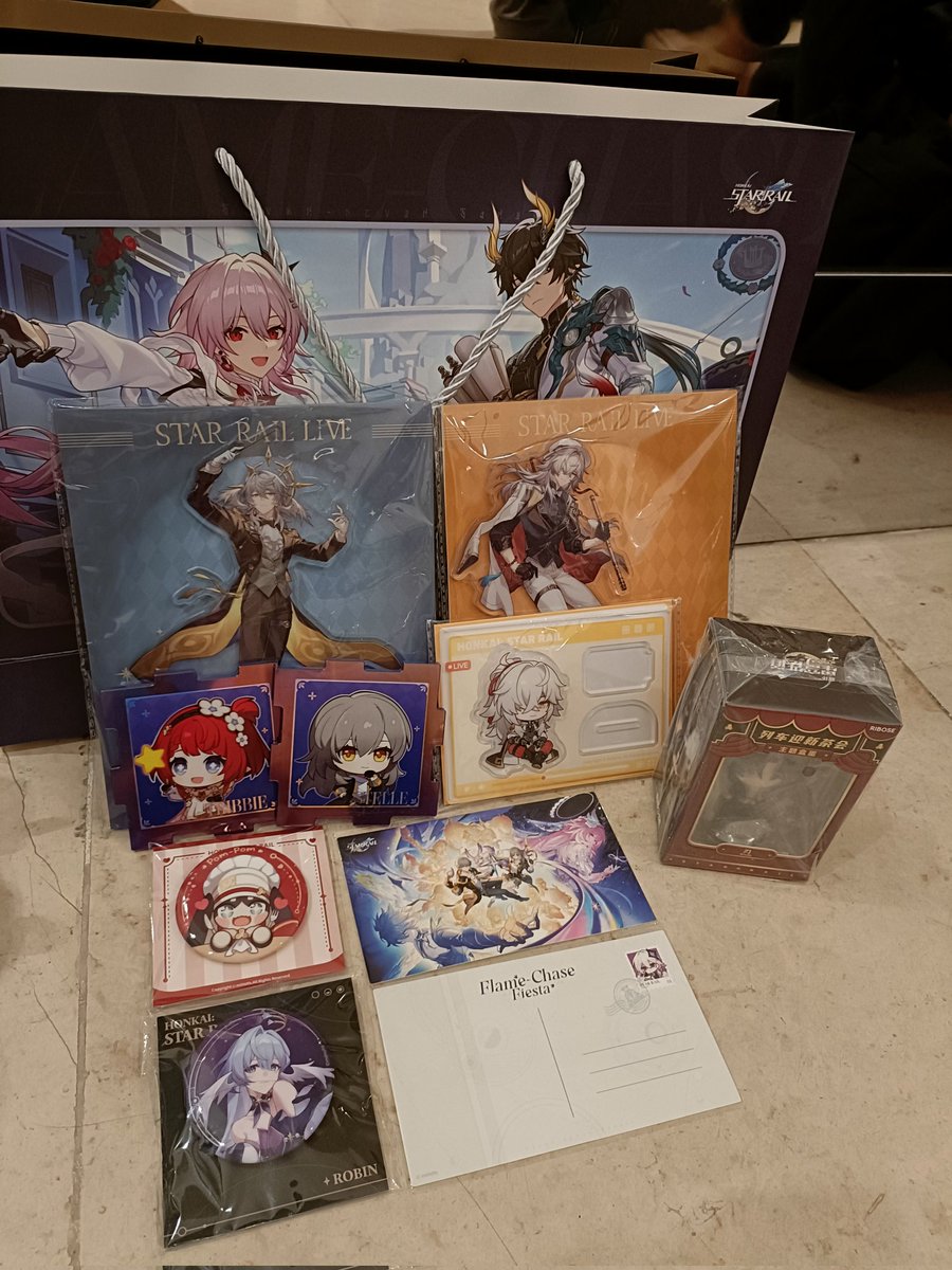 Today's looting with <a href="/Choco_AlmondCat/">Choco Almond Lychee</a> 

konsepnya (literally) panic buying, karna cuma 6 menit. Ga ada merch phainon, mydei, anaxa, danheng 😭😭😭 akhirnya ambil sunday dan robin