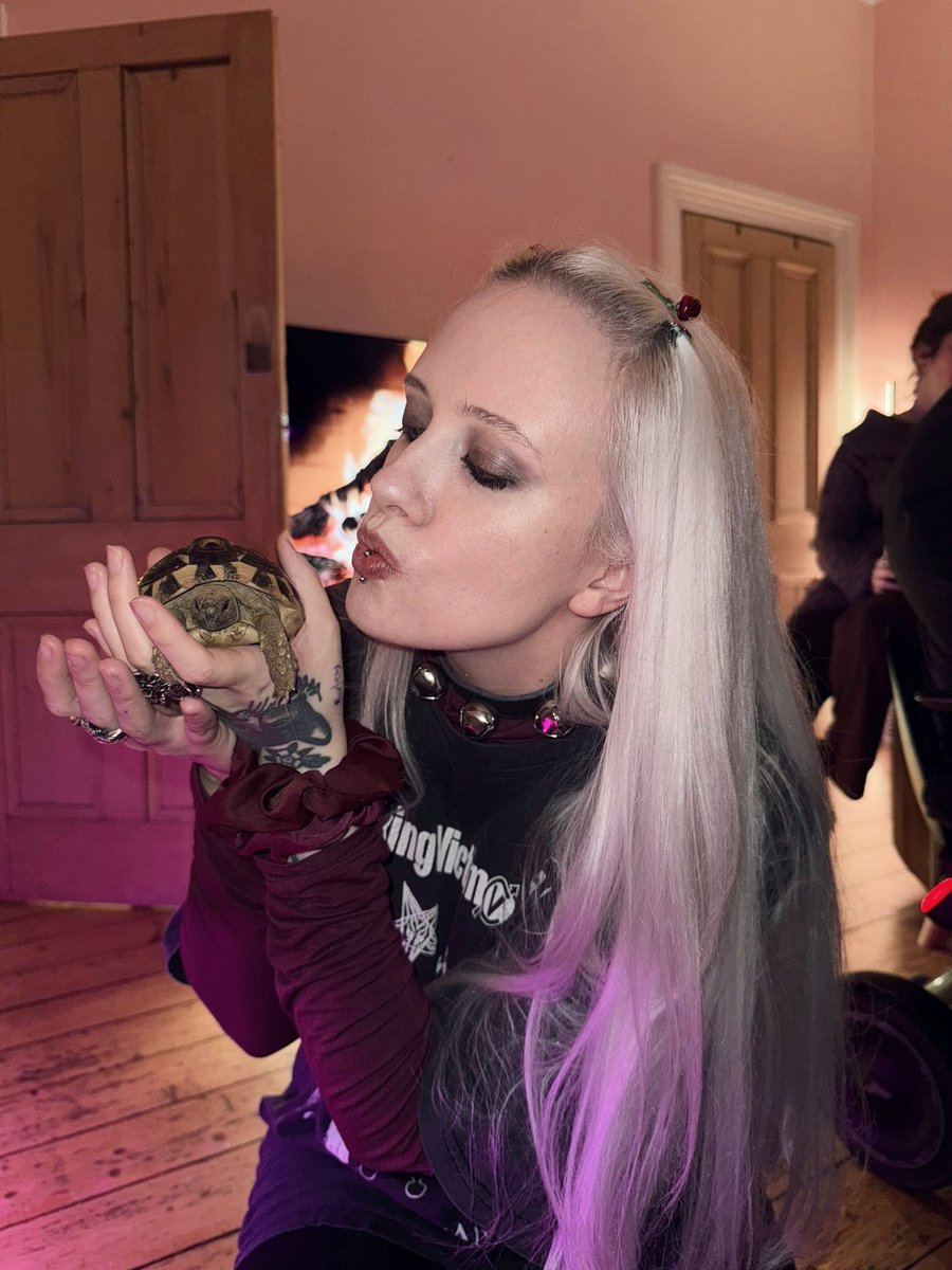 Diana Rotten 🦷 tweet media