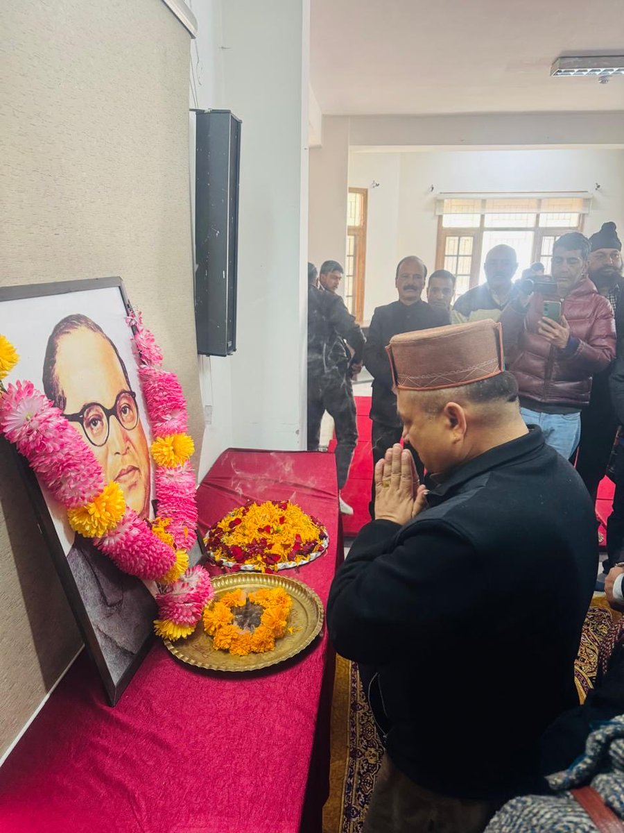 VinayKumar_INC's tweet photo. आज भारत रत्न डॉ. भीमराव अम्बेडकर जी की पुण्यतिथि पर
सबसे पहले चौड़ा मैदान में प्रदेश के माननीय मुख्यमंत्री श्री सुखविंदर सिंह सुक्खू जी के साथ बाबा साहेब डॉ. भीमराव अम्बेडकर जी की प्रतिमा पर पुष्पांजलि अर्पित की।
जय भीम।
जय संविधान।

#AmbedkarLegacy #AmbedkarInspiration https://t.co/QYHIVcqrvA