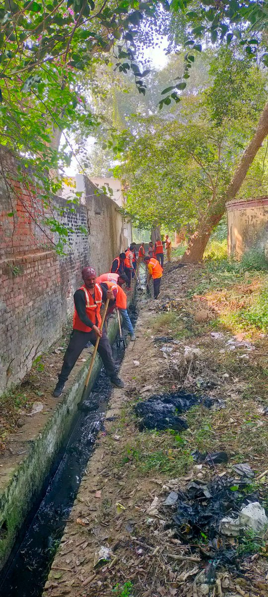 cballahabad's tweet photo. SHS2025: Cleaning of drains carried out at Shambhu Barrack, New Cantonment, Prayagraj. #SpecialCampaign5_0 #SHS2025 #SwachhBharat #Swachhotsav #SwachhataHiSeva2025
@pddecc https://t.co/5VDd3X0bmK