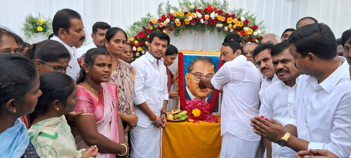 தமிழக வெற்றிக் கழகத்தின் சார்பாக தமிழகம் முழுவதும் கல்வி, சமத்துவம், சமூக நீதி ஆகியவற்றிற்க்காக வாழ்நாள் முழுவதும் போராடிய சட்ட மேதை, அண்ணல் டாக்டர். அம்பேத்கர் அவர்களின் நினைவு அஞ்சலி அனுஷ்டிக்கப்படுகிறது. கோபிசெட்டிபாளையத்தில் உள்ள  தமிழக வெற்றிக் கழகத்தின் அலுவலகத்தில் அண்ணல்