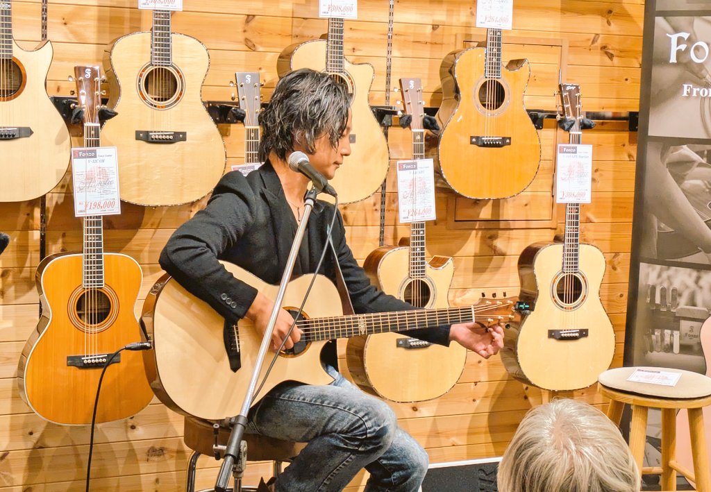 そしてライブがスタートしました！

凄い技術と素晴らしい音色です！！

#松井祐貴 #fonzoguitar #秋葉原