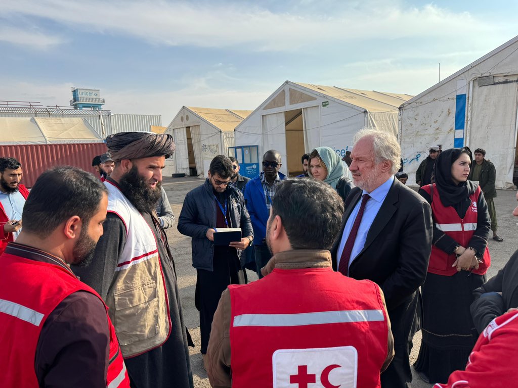 AndreasPapacon3's tweet photo. In the context of my mission to #Afghanistan, I visited the Islam Qala reception centre for Afghan returnees from Iran.

I met with families who are receiving humanitarian assistance provided by ECHO at this challenging time in their lives.

@eu_echo 🇪🇺 @ECHO_Asia https://t.co/V32D6wJBsy
