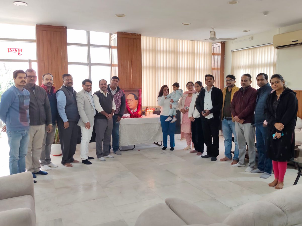 भारत रत्न डॉ. भीमराव अंबेडकर के महापरिनिर्वाण दिवस पर भारतीय खाद्य निगम  क्षे० का ० लखनऊ  की ओर से विनम्र श्रद्धांजलि।
उनकी समता, न्याय और संविधान की विरासत अमर है।
#Ambedkar #Babasahab #SocialJustice #ConstitutionOfIndia