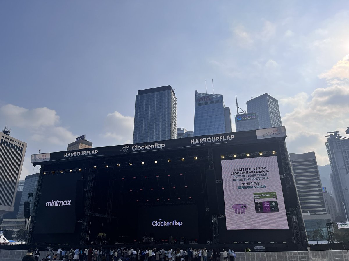 健人くんが出るステージめっちゃデカイ！
しかも結構な人数が既に並んでる🥹