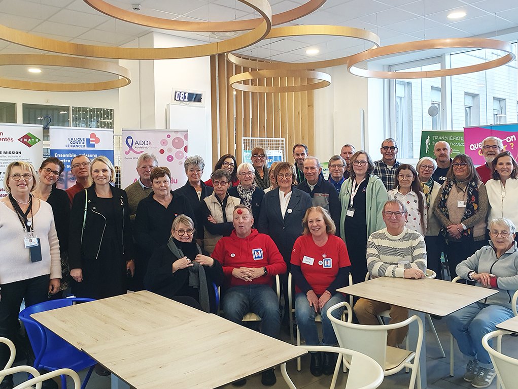 🏥 #HôpitalAlexandraLepève
📷 Pour la journée mondiale du bénévolat, la Maison des Usagers de l'#Hôpital Alexandra Lepève a organisé son 1er F𝗼𝗿𝘂𝗺 𝗱𝗲𝘀 𝗮𝘀𝘀𝗼𝗰𝗶𝗮𝘁𝗶𝗼𝗻𝘀. 
👩🏼‍🦰 Notre association était bien sûr présente lors de cette journée qui était l'occasion de