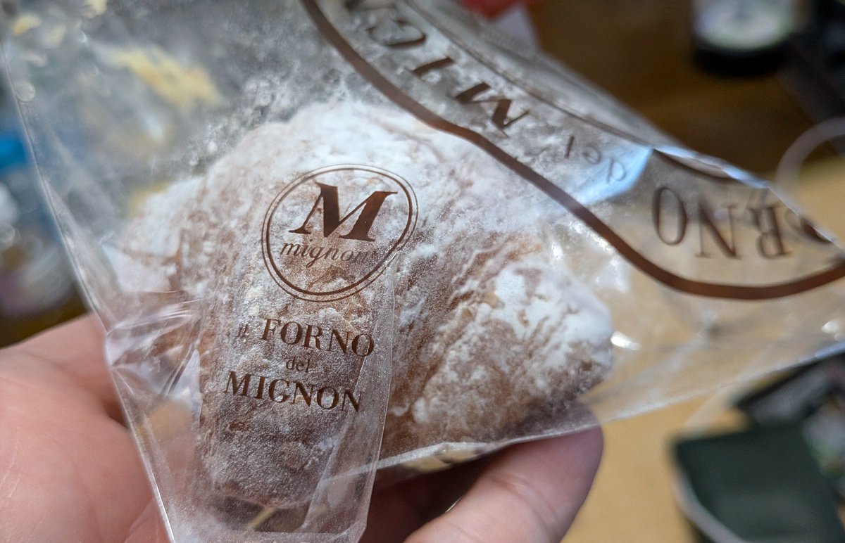 博多駅のミニヨンの左側が レジ② らしい
レジ① は行列が絶えないが、こちらでも充分
お土産に買った中でカスタード share.google/c1AM5XEjHNrUVY…