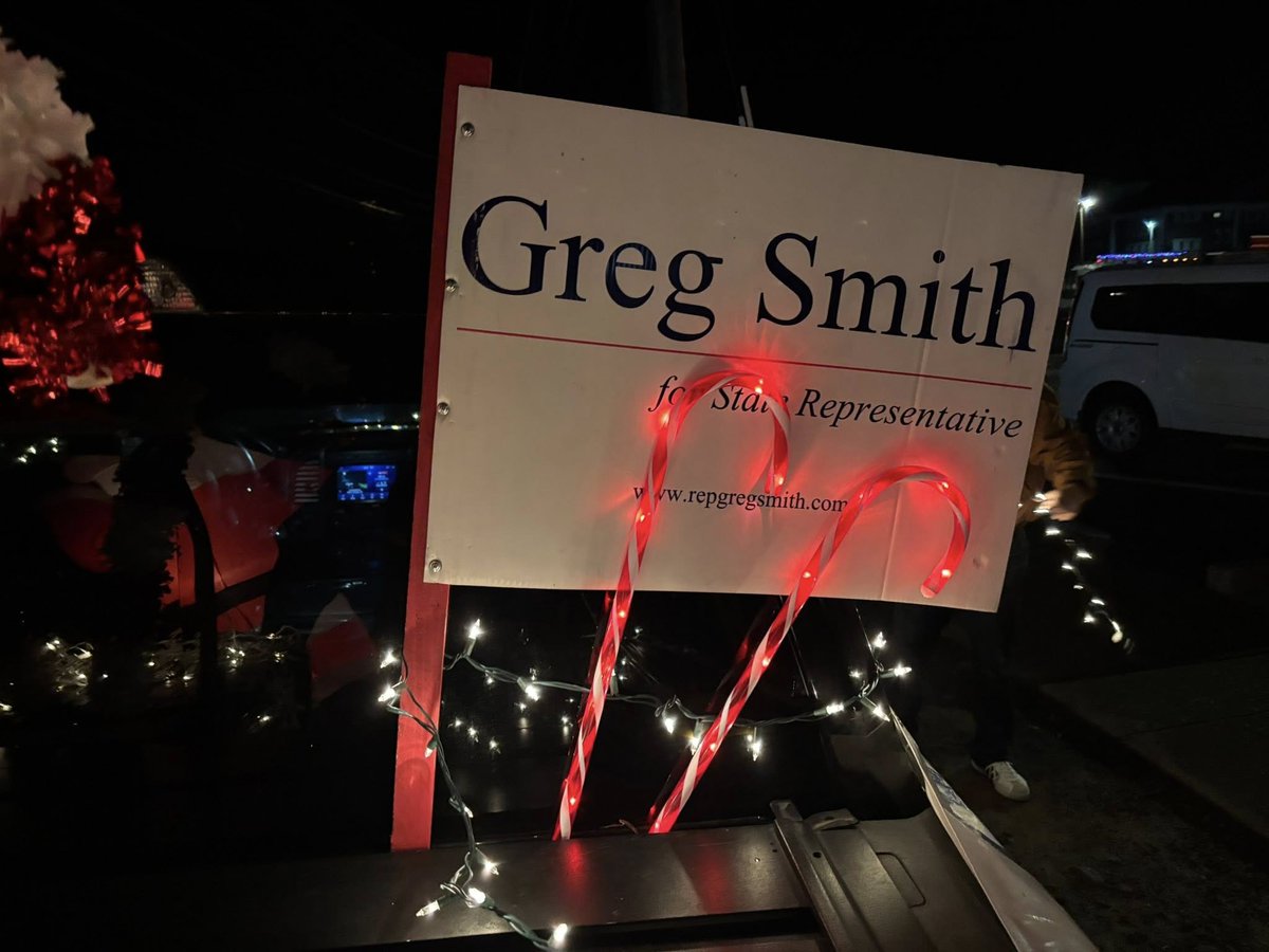 RepGregSmith's tweet image. Christmas magic was in the air tonight in Milton-Freewater!  Team Smith enjoyed working the hot cocoa booth and participating in the light parade.  Merry Christmas to all, and to all a good night!