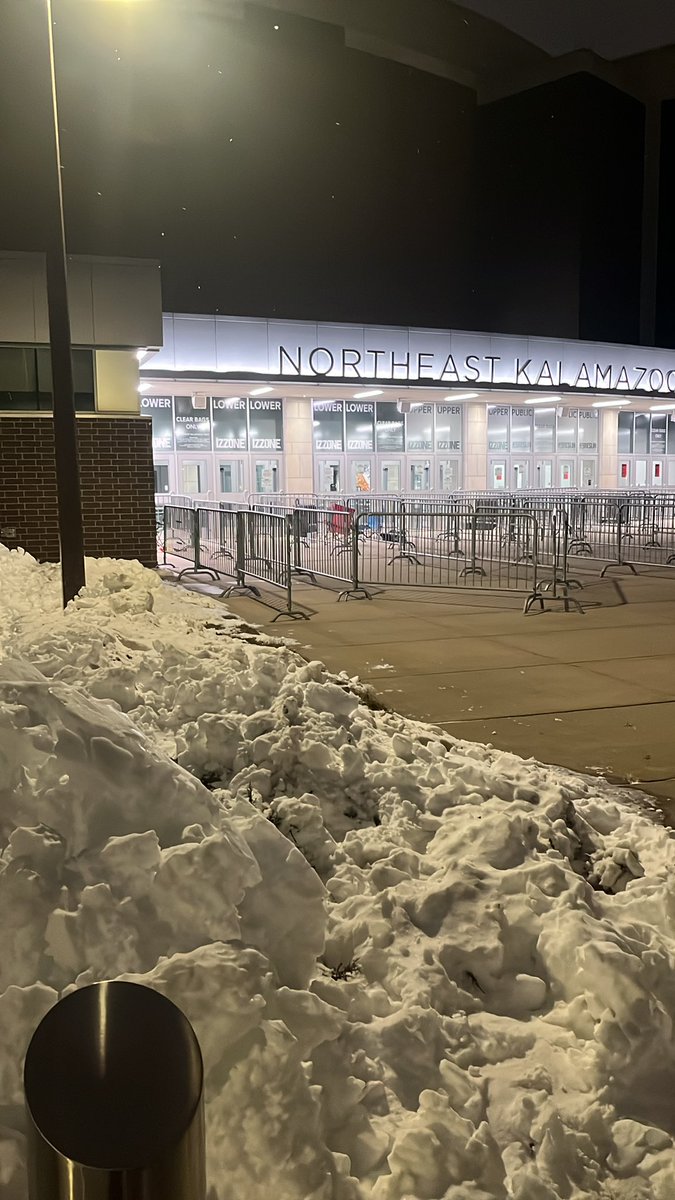 TheDETSpartan's tweet image. Nearly 3 hours into my tenure in line #reallycold