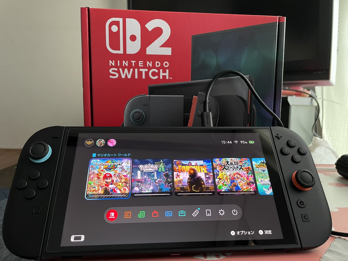 negi39vocaloid's tweet photo. Switch2手に入れたぞぉぉぉお！
相方とそのパパから支援してもらって購入できました。
マジで嬉しい✧ \( °∀° )/ ✧ https://t.co/g2TD949Eez
