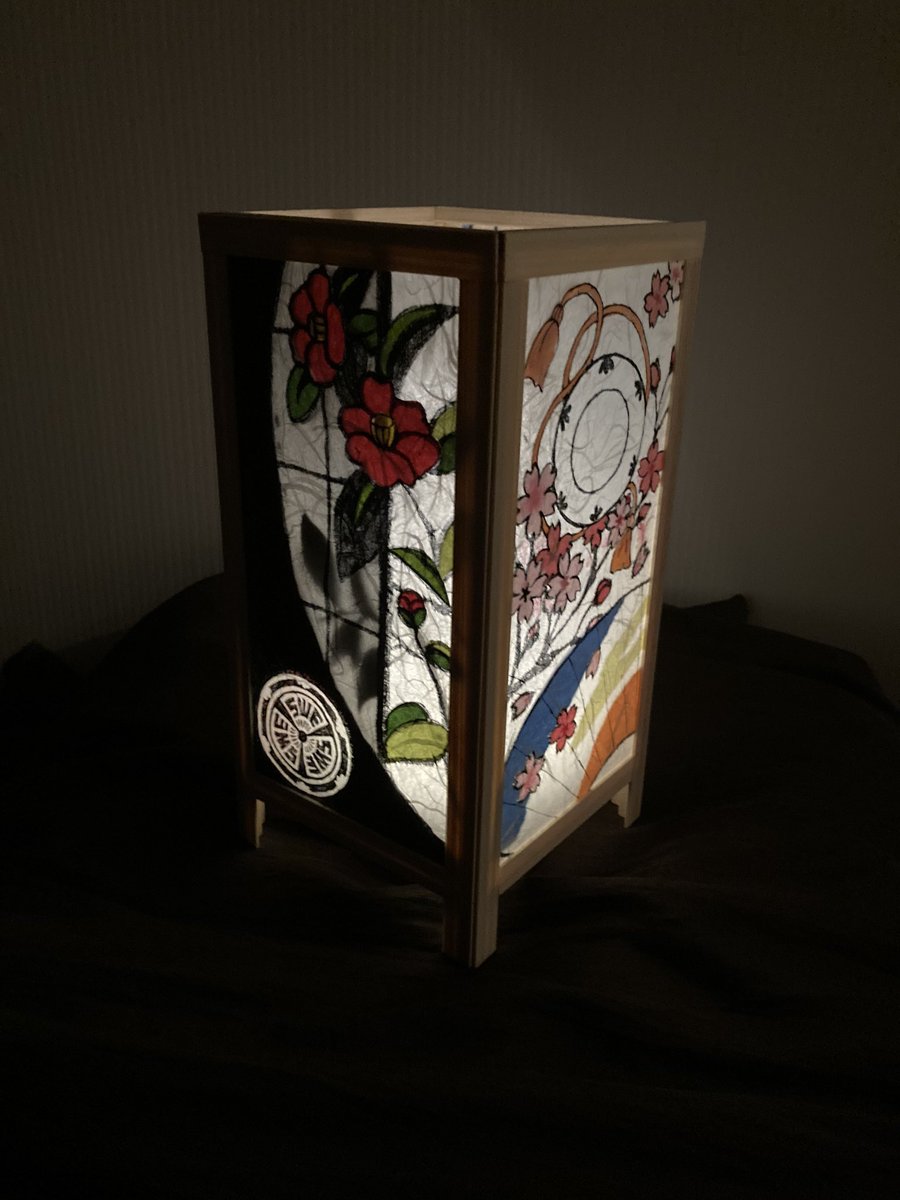 oranda_jack's tweet photo. 観劇前に「石材を使っ���ランプシェードを作ろう！」 のワークショップに参加
以前和紙と木材で作ったことはあるけど石材は初めてで面白かった！スタッフさんが優しくて、行ってよかった〜！

#ランプシェード ＃石材 #工作  ＃枚方市総合文化芸術センター #大阪石材工業株式会社 https://t.co/9EzEJnQN4m